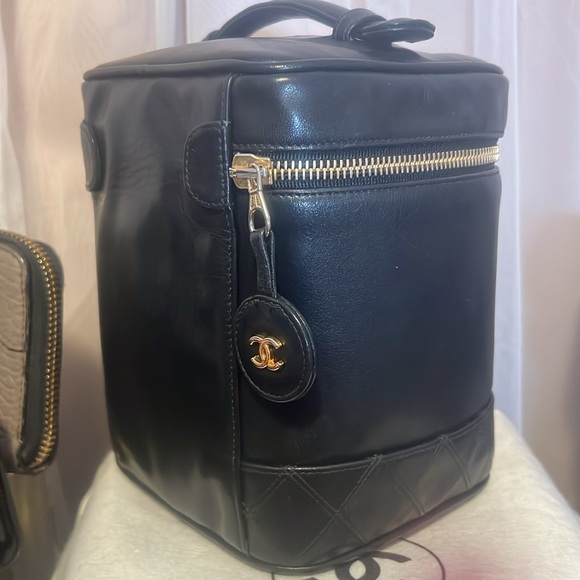 Chanel Vanity in Lambskin With Box And Dust Bag - Picture 2 of 3